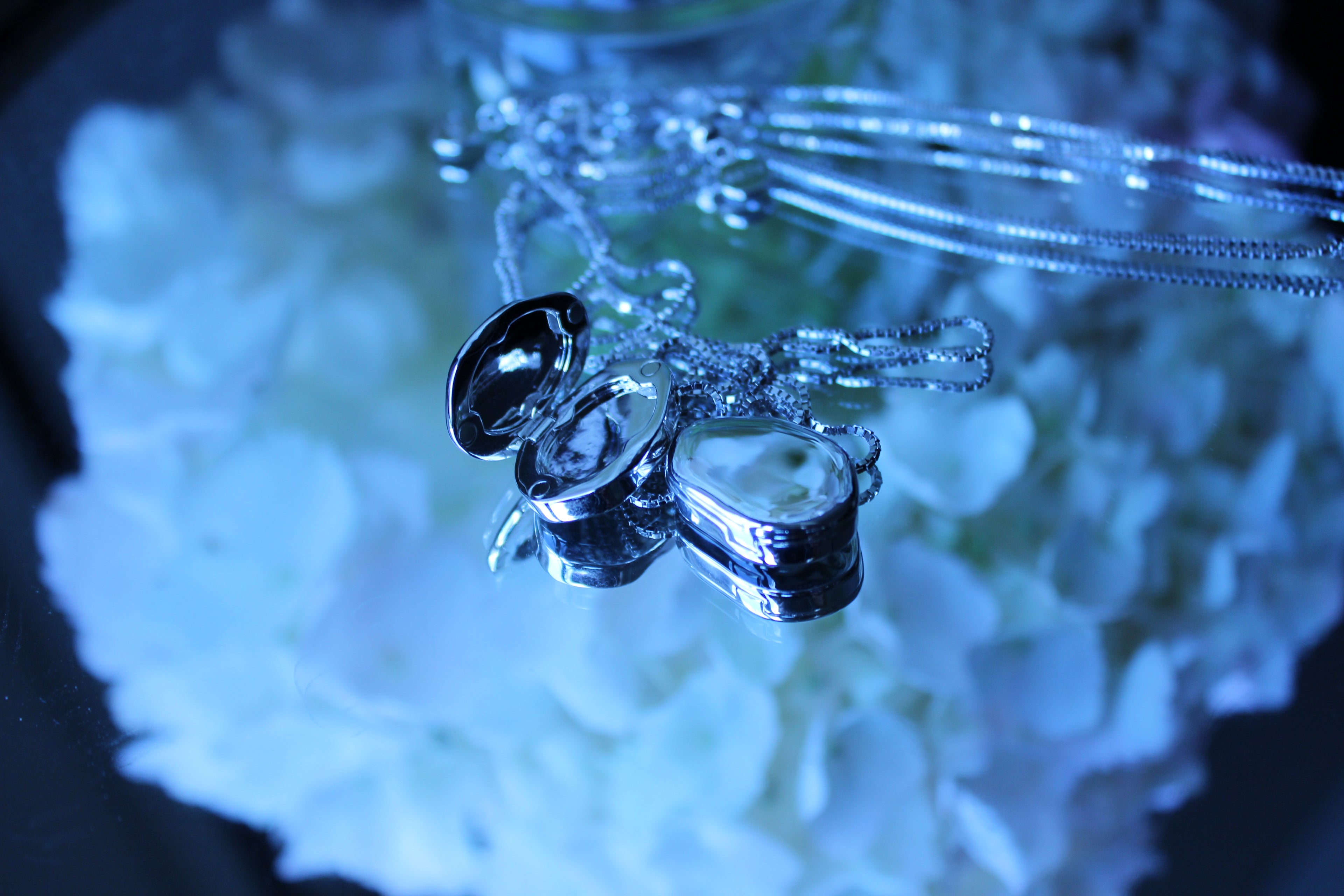 The (un)locket