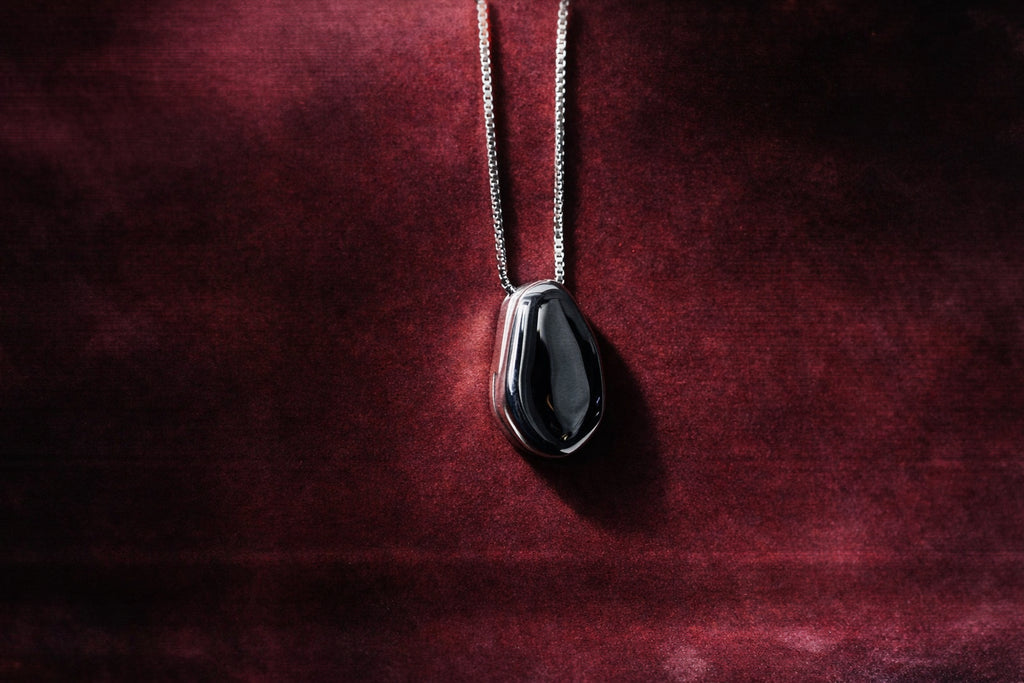 The (un)locket