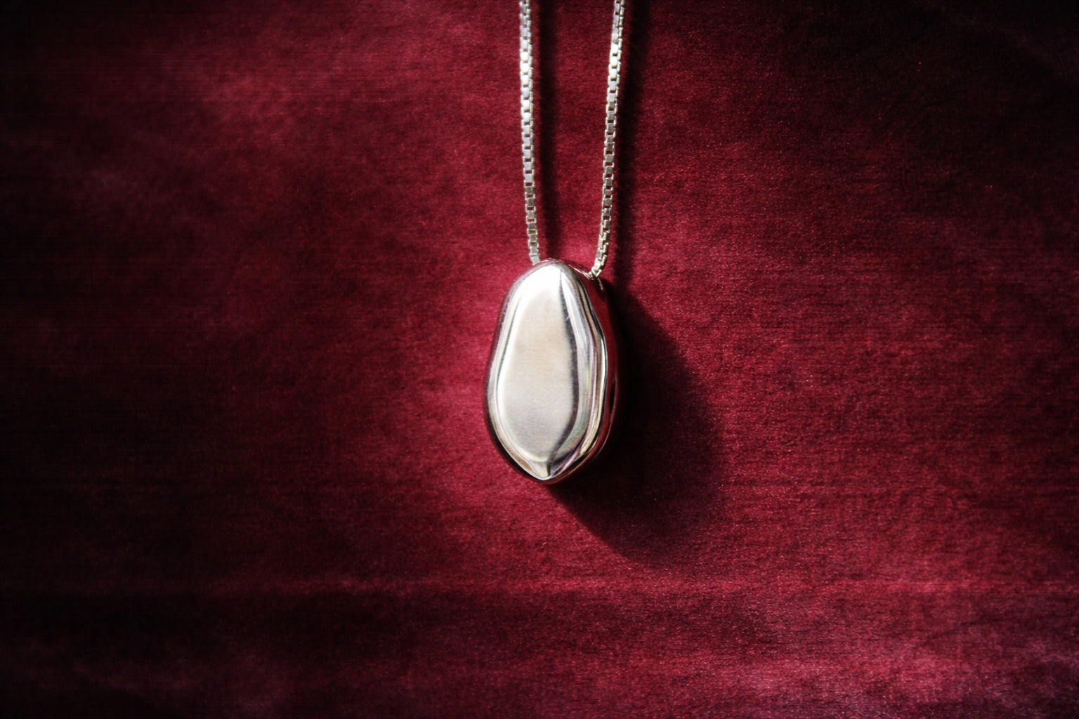 The (un)locket