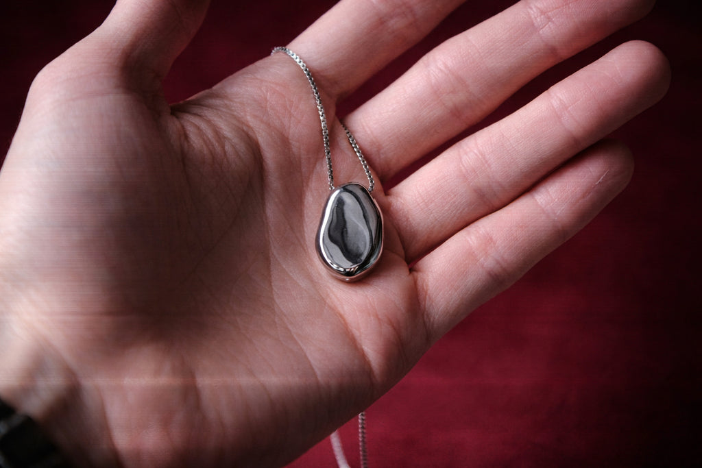 The (un)locket