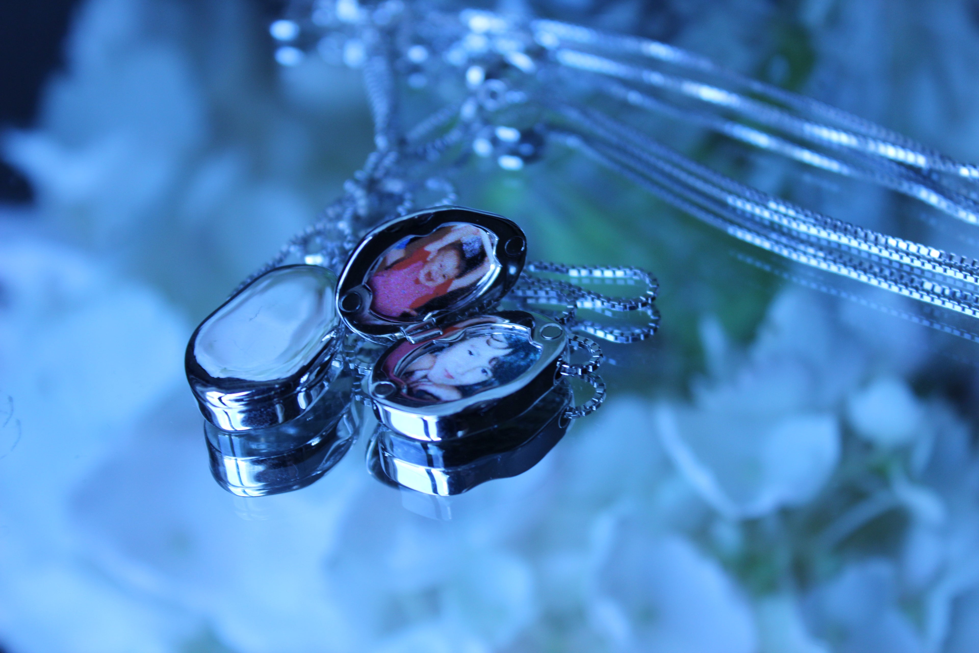 The (un)locket