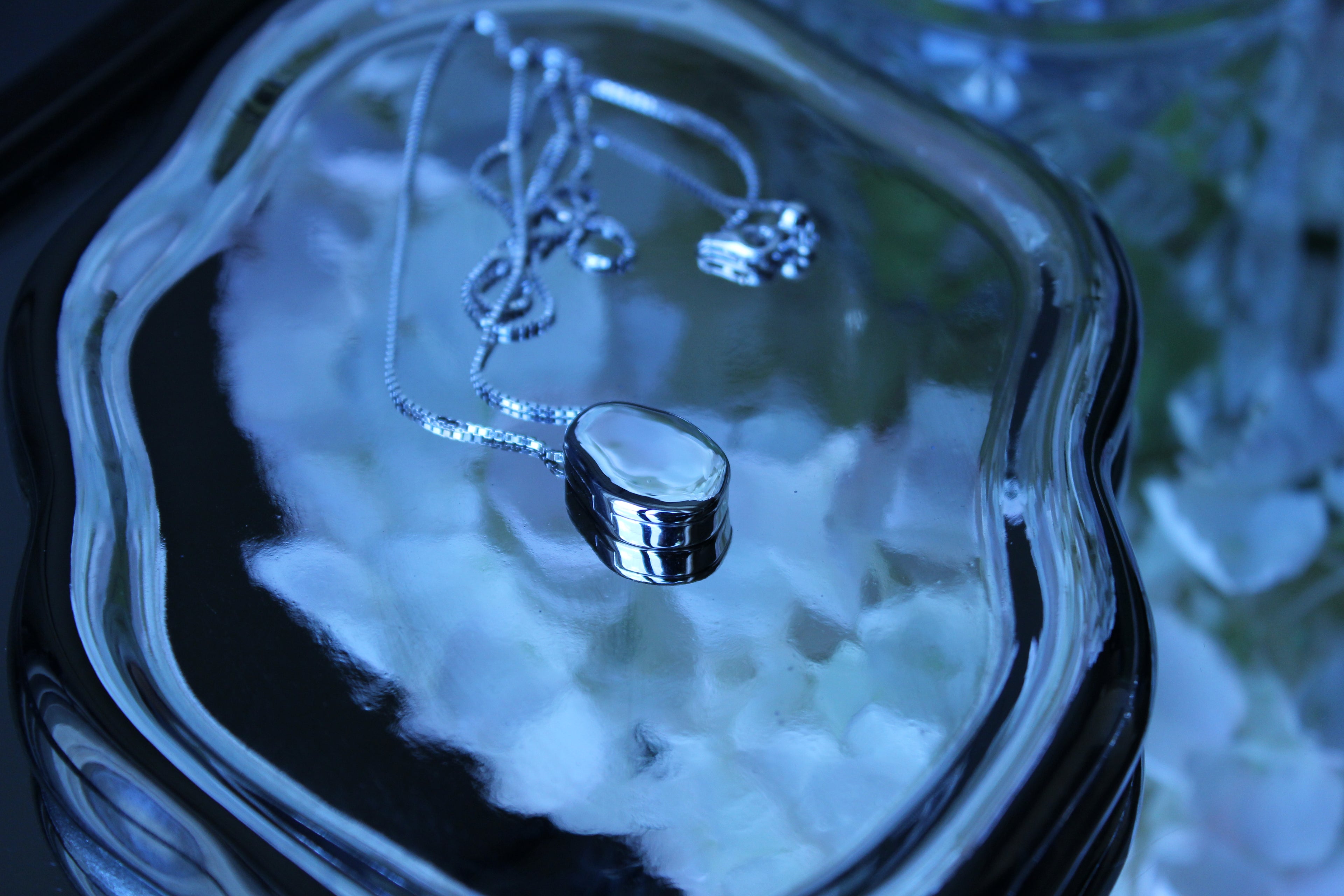 The (un)locket