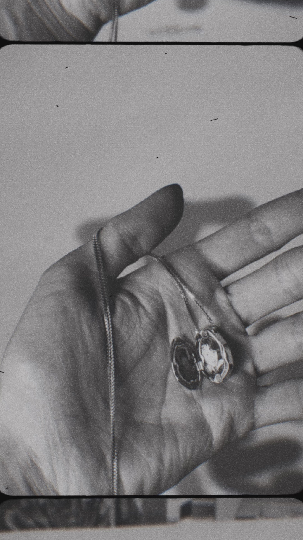 The (un)locket