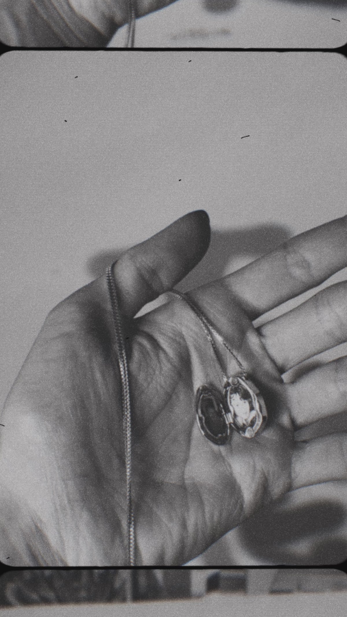 The (un)locket